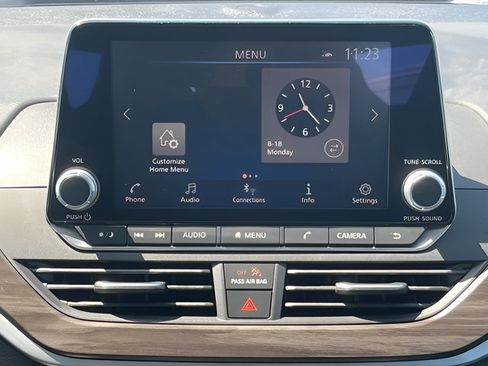 Used 2025 Nissan Altima 2.5 SV FWD image 25