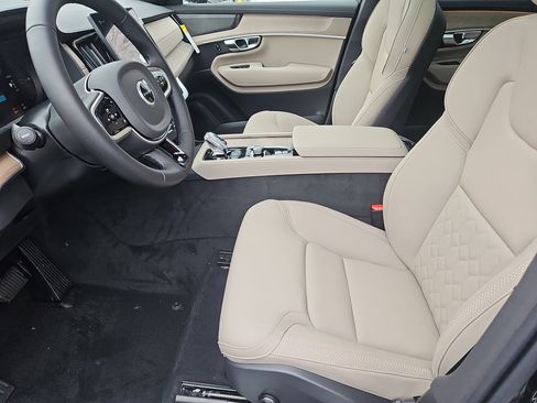 New 2026 Volvo XC90 T8 Plus w/ Protection Package Premier image 21