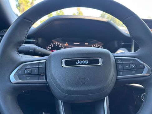 Used 2025 Jeep Compass Limited AWD/4WD image 29
