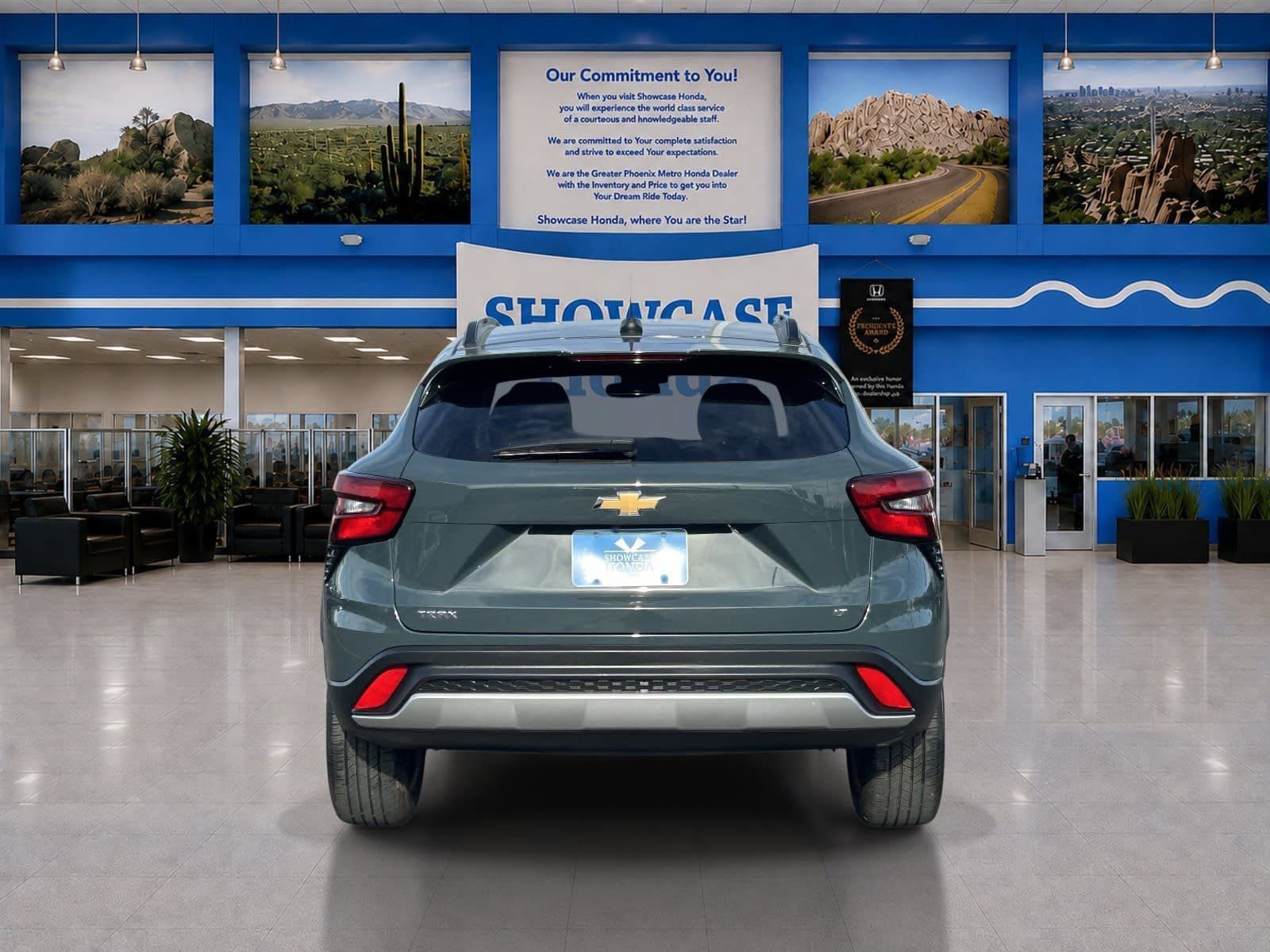 Used 2025 Chevrolet Trax LT FWD image 9
