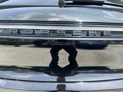 Certified 2023 Porsche Macan AWD/4WD image 14