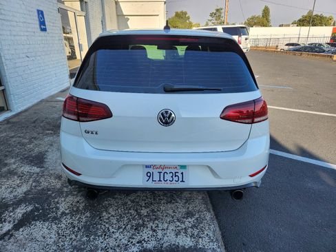 Used 2018 Volkswagen GTI SE w/ SE Leather Package FWD image 4
