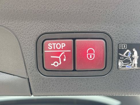 Certified 2025 Mercedes-Benz GLE 450 4MATIC image 13