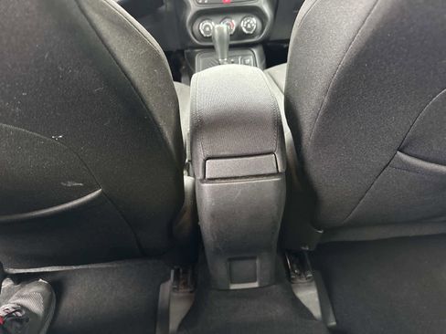 Used 2015 Jeep Renegade Latitude w/ Cold Weather Group image 17