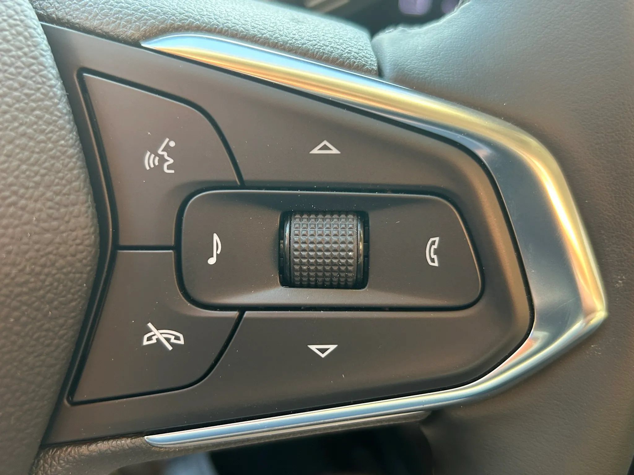 Used 2025 Chevrolet Trax ACTIV w/ Driver Confidence Package FWD image 32