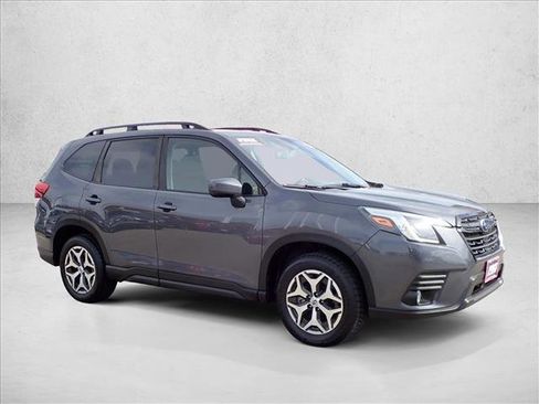 Used 2022 Subaru Forester Premium AWD/4WD image 6