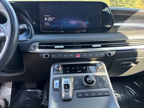 Used 2024 Hyundai Palisade Calligraphy image 12