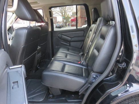 Used 2010 Ford Explorer XLT image 16