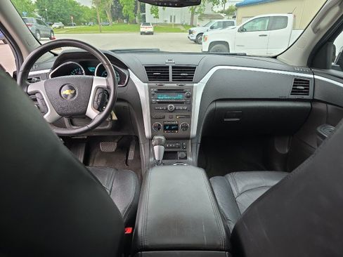 Used 2011 Chevrolet Traverse LT w/ LPO, 'HIT The Road' Package FWD image 27