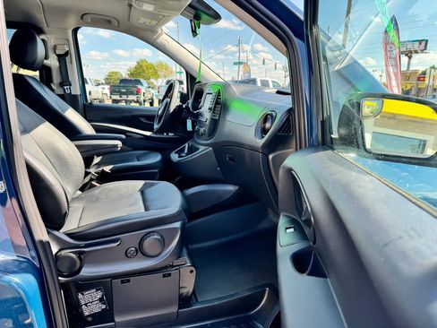 Used 2016 Mercedes-Benz Metris Passenger image 20