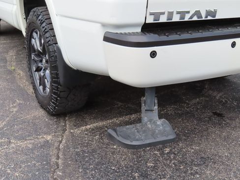 Used 2017 Nissan Titan PRO-4X w/ Pro-4x Convenience Package AWD/4WD image 17