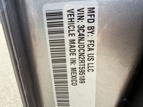 Used 2024 Jeep Compass Limited image 31