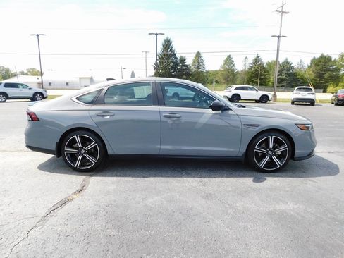 Used 2023 Honda Accord Sport image 2