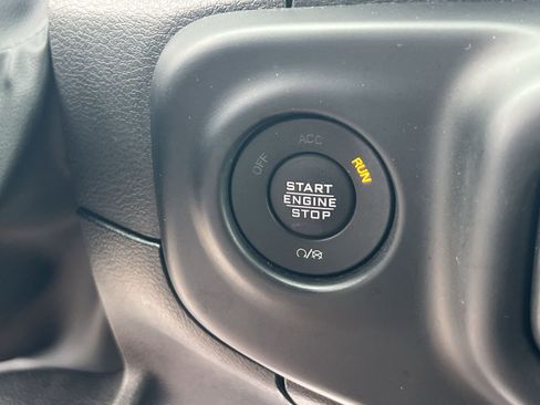 Used 2022 Jeep Wrangler Sport AWD/4WD image 32