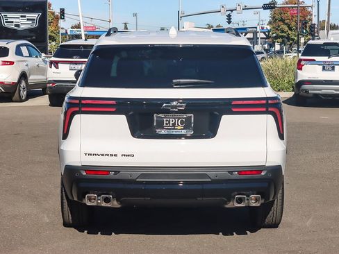 New 2026 Chevrolet Traverse LT w/ Enhanced Driving Package image 3