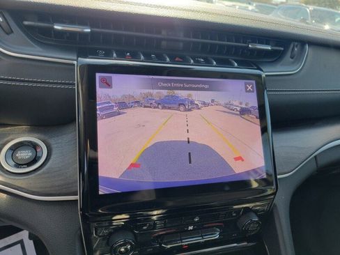 Used 2023 Jeep Grand Cherokee Limited image 21