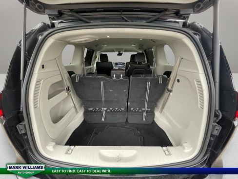 Used 2024 Chrysler Pacifica Touring-L image 35