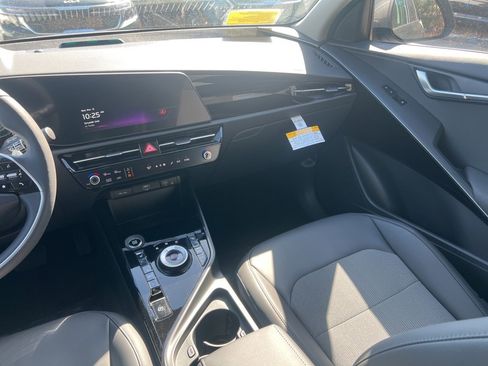 New 2025 Kia Niro EX w/ EX Cold Weather Package image 11