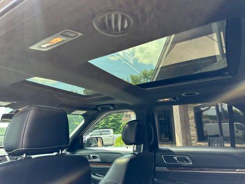 Used 2017 Ford Explorer Platinum AWD/4WD image 44