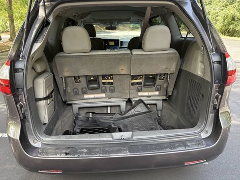 Used 2016 Toyota Sienna XLE FWD image 35