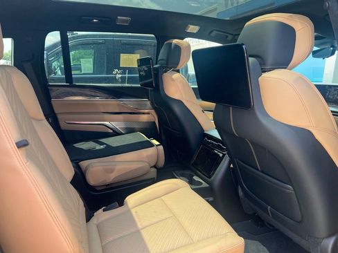 Certified 2025 Cadillac Escalade IQ Sport 2 AWD/4WD image 11