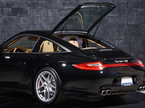 Used 2010 Porsche 911 Targa 4S image 8