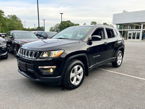 Used 2019 Jeep Compass Latitude w/ Cold Weather Group AWD/4WD image 2