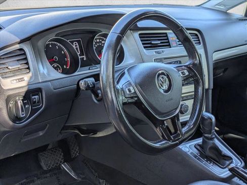 Used 2017 Volkswagen Golf SportWagen FWD image 10