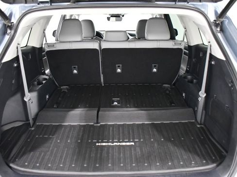 Used 2020 Toyota Highlander XLE image 23