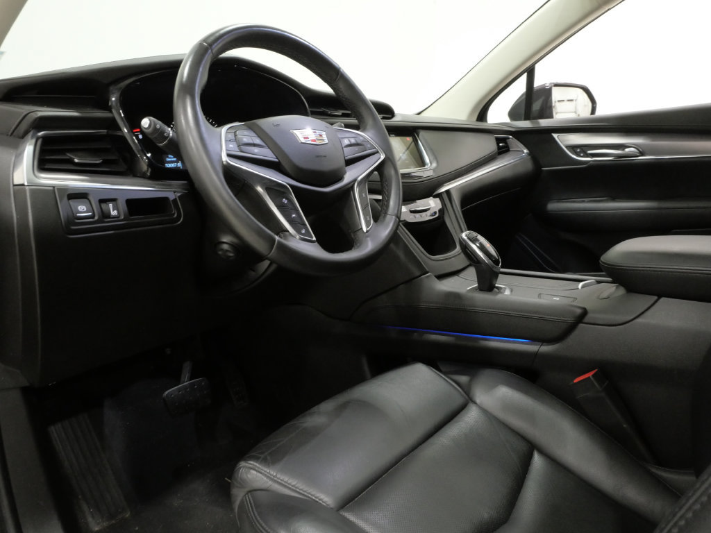 Used 2018 Cadillac XT5 Luxury w/ Driver Awareness Package FWD image 11