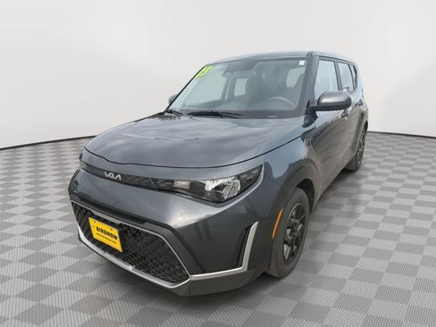 Used 2023 Kia Soul LX w/ LX Technology Package FWD image 2
