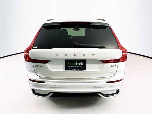 Used 2022 Volvo XC60 B5 R-Design w/ Advanced Package FWD image 7