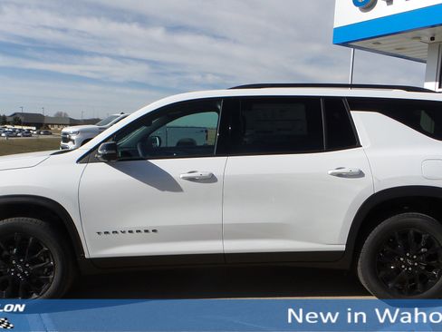 New 2026 Chevrolet Traverse LT w/ Midnight/Sport Edition image 2