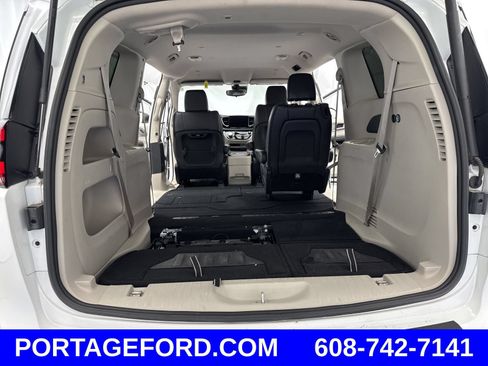 Used 2023 Chrysler Pacifica Touring-L FWD image 38