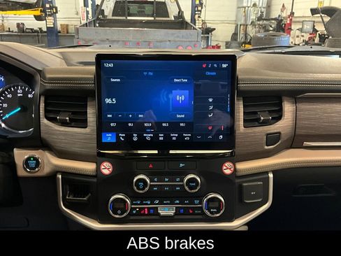 Used 2023 Ford Expedition Limited image 9