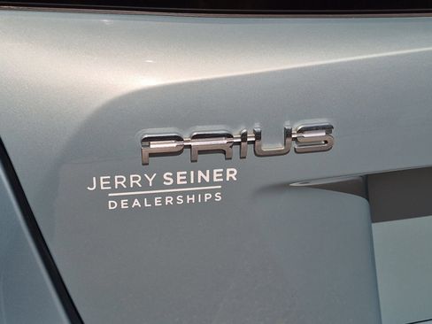 Used 2016 Toyota Prius Two FWD image 13