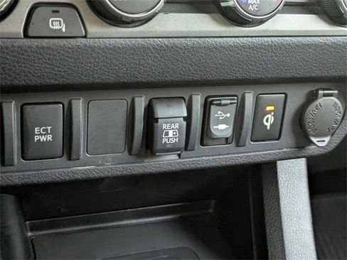 Used 2019 Toyota Tacoma TRD Off-Road image 22