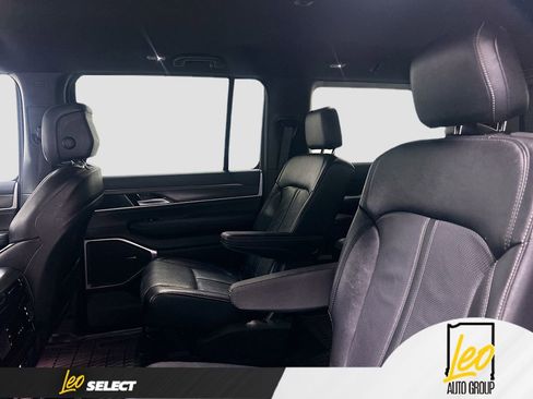 Used 2024 Jeep Wagoneer Series III image 25