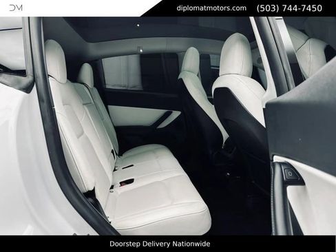 Used 2021 Tesla Model Y Long Range AWD/4WD image 21