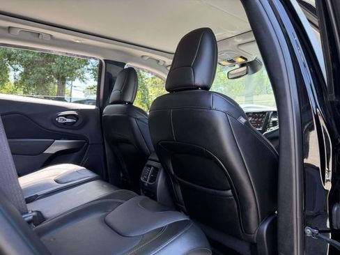 Used 2022 Jeep Cherokee Limited w/ Elite Package AWD/4WD image 15