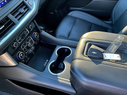 Used 2022 Chevrolet Tahoe Z71 w/ Luxury Package image 19