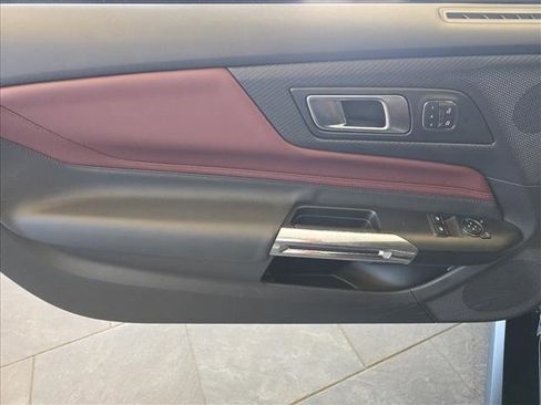 Used 2025 Ford Mustang GT Premium image 9