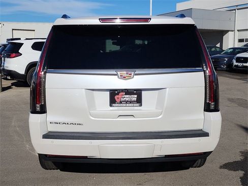 Used 2016 Cadillac Escalade Luxury image 4
