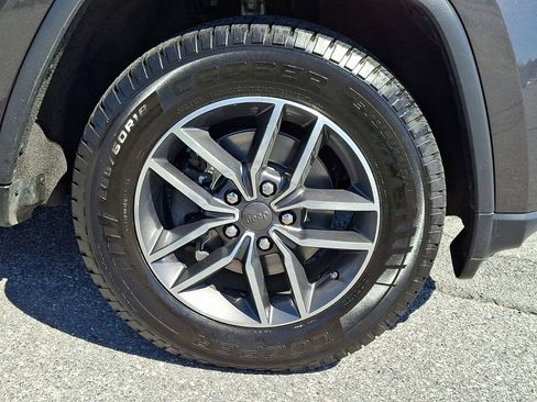 Used 2019 Jeep Grand Cherokee Limited image 8