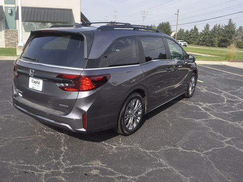 Used 2026 Honda Odyssey Touring image 7