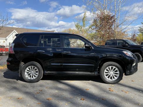 Used 2017 Lexus GX 460 image 12