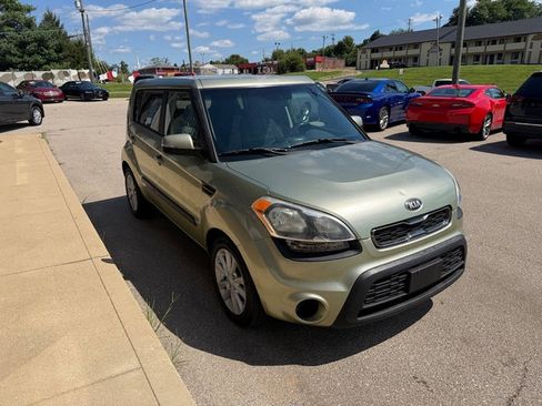 Used 2013 Kia Soul + w/ Audio Pkg FWD image 6