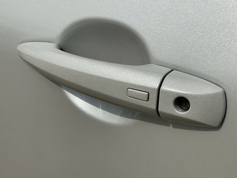 Used 2025 Nissan Rogue SV image 10