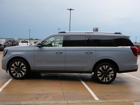 New 2026 Ford Expedition Max Platinum w/ Driver's Package AWD/4WD image 3