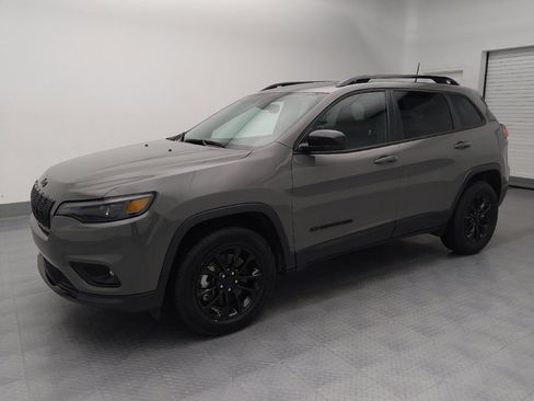 Used 2023 Jeep Cherokee Altitude Lux image 2